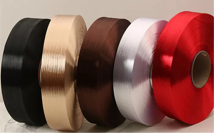 نخ POY: فرآیند تولید، خواص و کاربردها نخ POY: فرآیند تولید، خواص و کاربردها